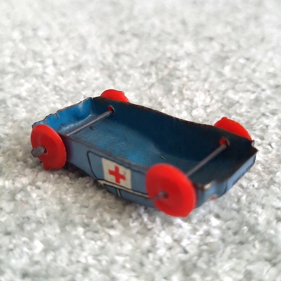 Vintage Ambulance Tin Car Made in Japan 1950's-60's - Picture 4 of 8